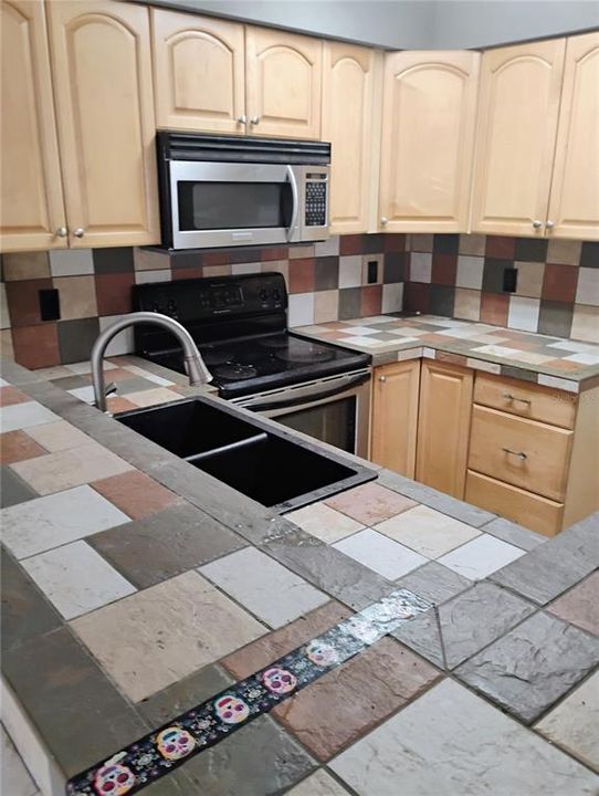 На продажу: $225,000 (2 спален, 1 ванн, 1084 Квадратных фут)