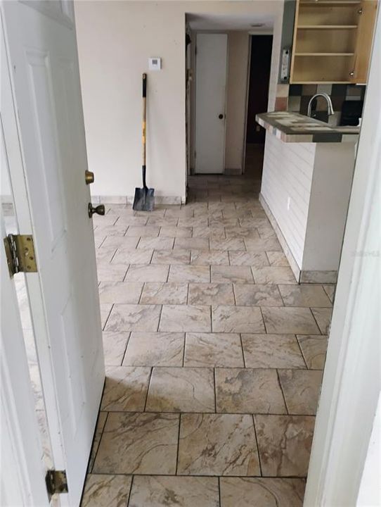 На продажу: $225,000 (2 спален, 1 ванн, 1084 Квадратных фут)