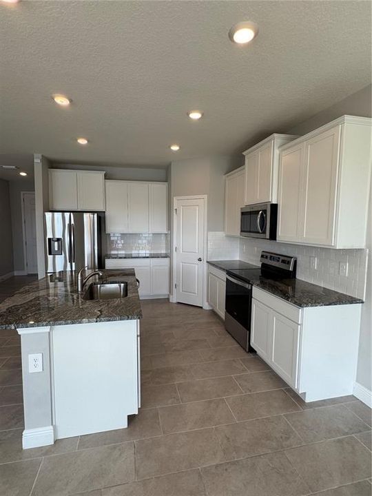 For Rent: $3,800 (4 beds, 3 baths, 2756 Square Feet)