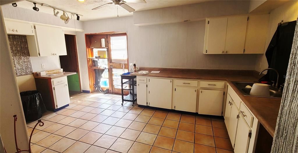 For Sale: $235,000 (3 beds, 2 baths, 1547 Square Feet)