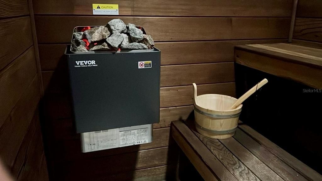 For Rent: $1,650 (3 beds, 2 baths, 1400 Square Feet)