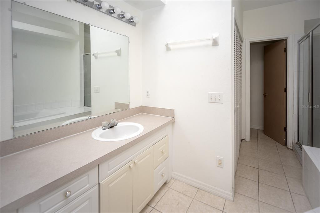 For Rent: $1,650 (3 beds, 2 baths, 1400 Square Feet)