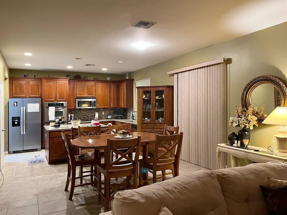 На продажу: $299,900 (3 спален, 2 ванн, 2397 Квадратных фут)