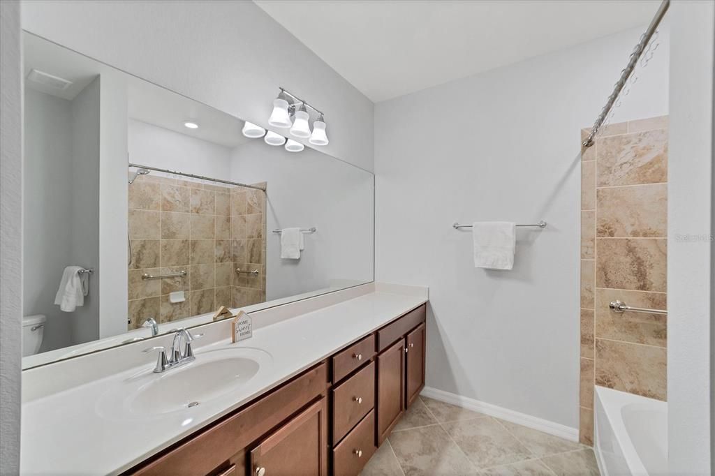 В аренду: $2,150 (3 спален, 2 ванн, 1949 Квадратных фут)