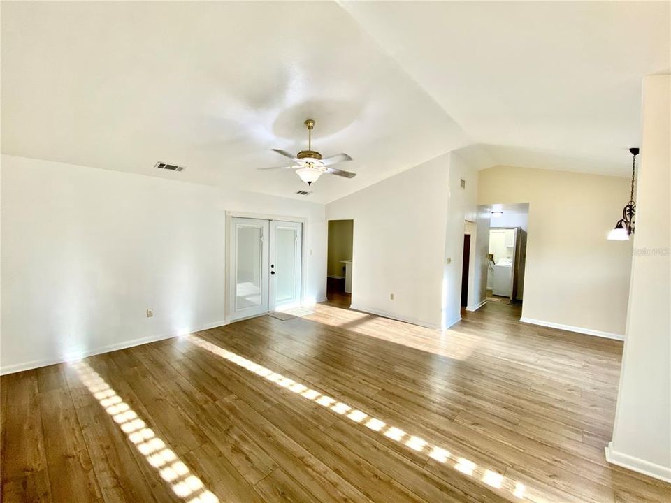 En Venta: $345,000 (3 camas, 2 baños, 1460 Pies cuadrados)