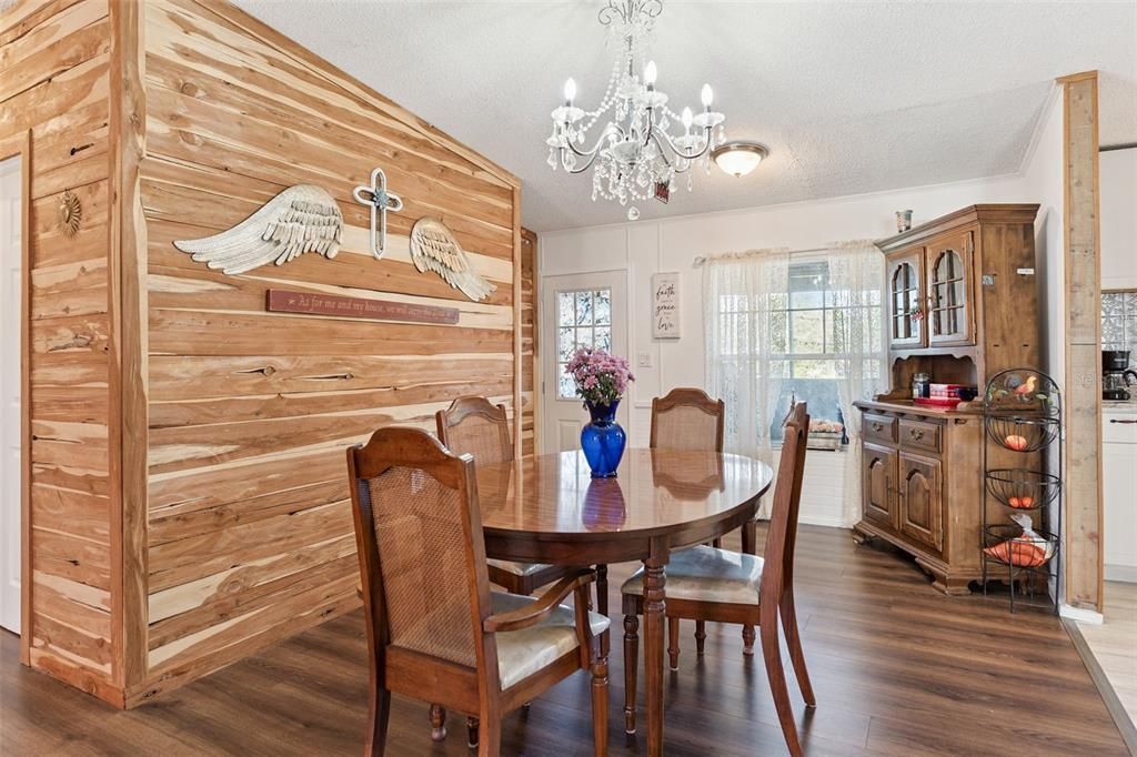 待售: $255,000 (3 贝兹, 2 浴室, 1488 平方英尺)