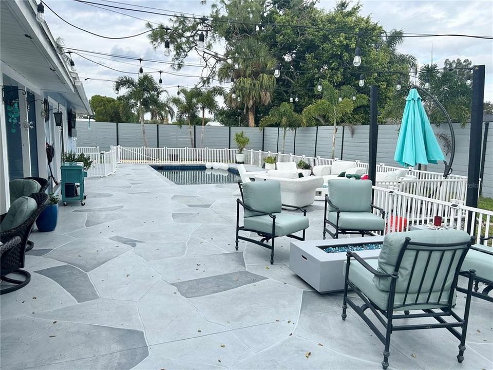 For Sale: $449,000 (2 beds, 2 baths, 1284 Square Feet)