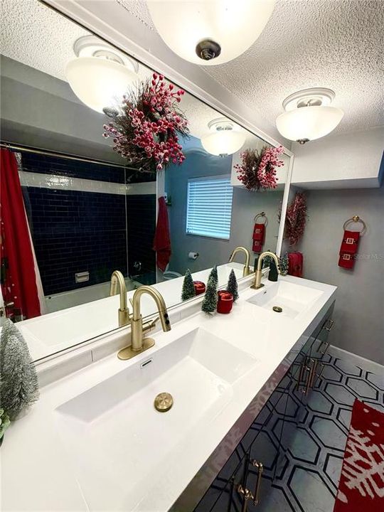 For Sale: $449,000 (2 beds, 2 baths, 1284 Square Feet)