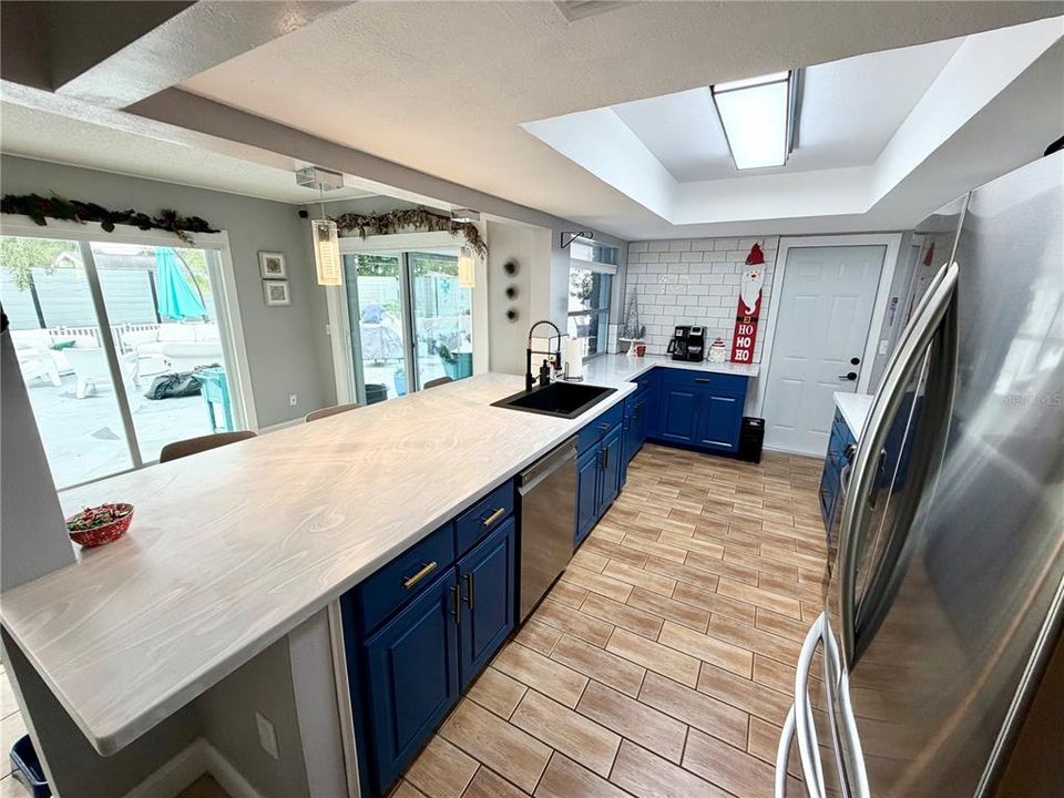 For Sale: $449,000 (2 beds, 2 baths, 1284 Square Feet)