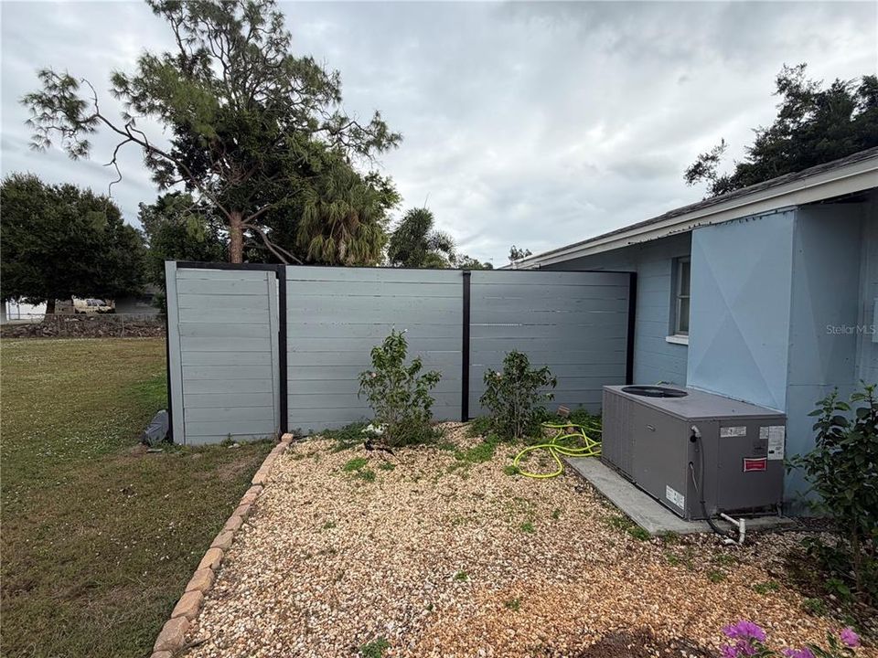 For Sale: $449,000 (2 beds, 2 baths, 1284 Square Feet)