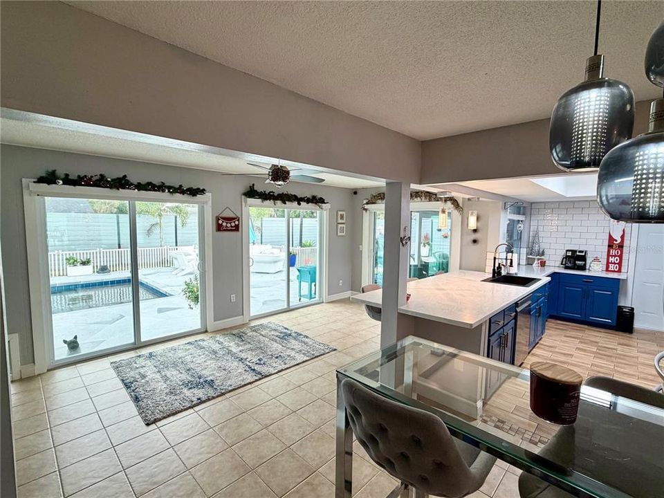 For Sale: $449,000 (2 beds, 2 baths, 1284 Square Feet)