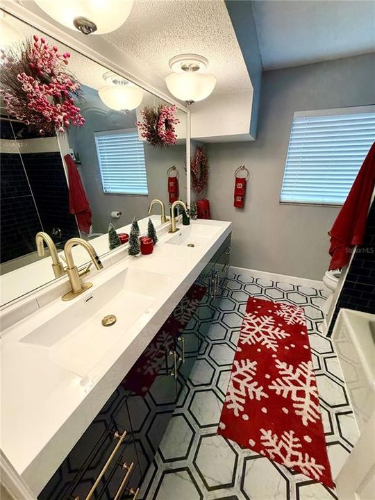 For Sale: $449,000 (2 beds, 2 baths, 1284 Square Feet)