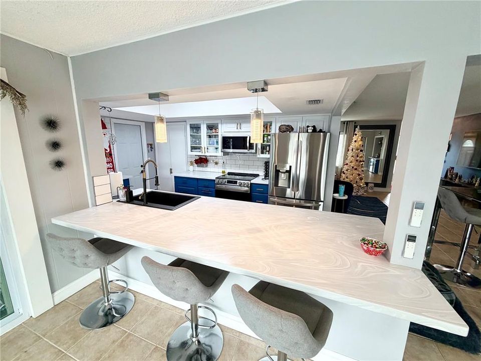 For Sale: $449,000 (2 beds, 2 baths, 1284 Square Feet)