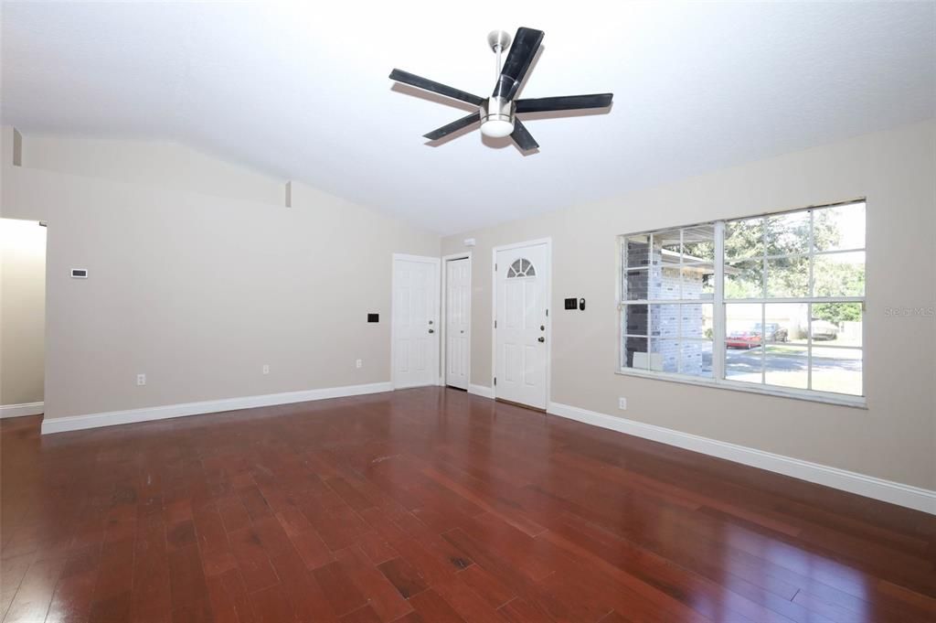 На продажу: $260,000 (2 спален, 2 ванн, 1101 Квадратных фут)