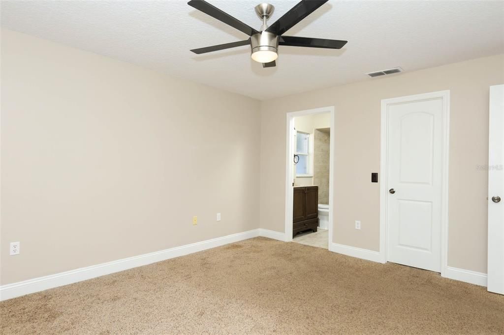 На продажу: $260,000 (2 спален, 2 ванн, 1101 Квадратных фут)