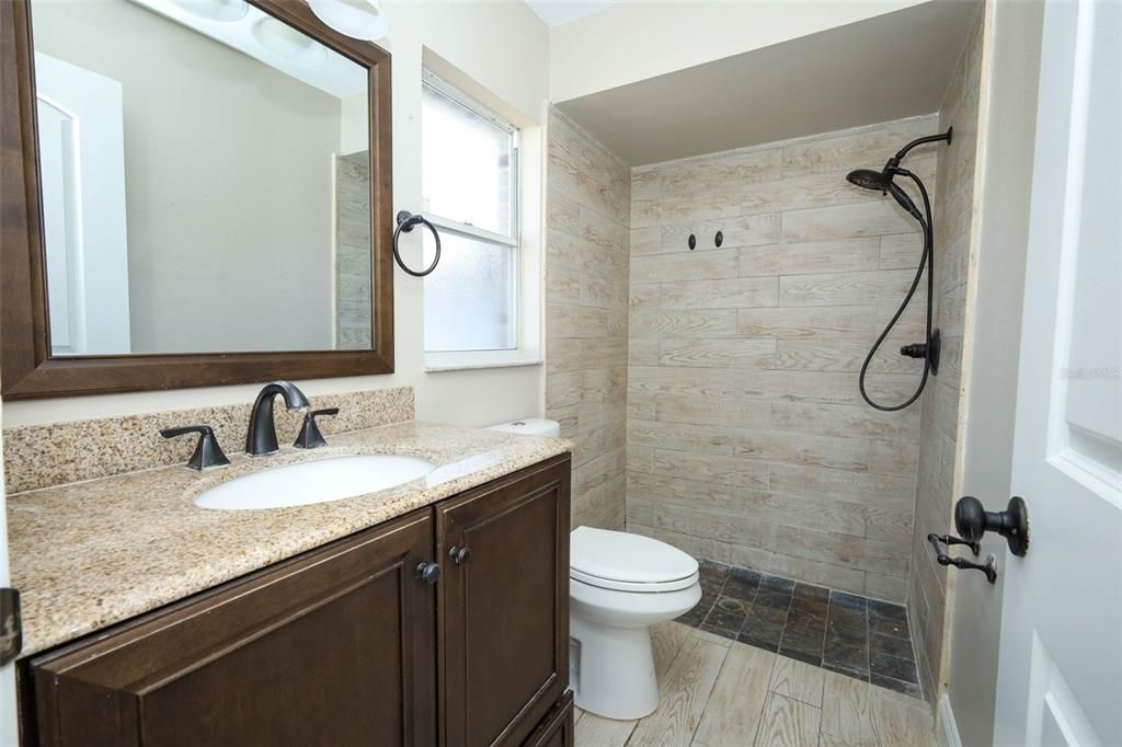 На продажу: $260,000 (2 спален, 2 ванн, 1101 Квадратных фут)