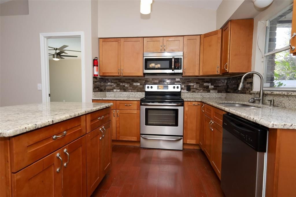 На продажу: $260,000 (2 спален, 2 ванн, 1101 Квадратных фут)