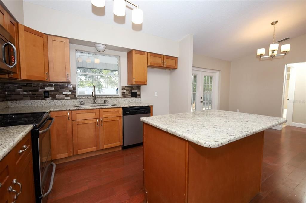 На продажу: $260,000 (2 спален, 2 ванн, 1101 Квадратных фут)