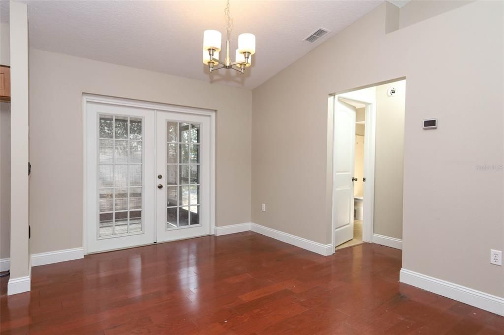 На продажу: $260,000 (2 спален, 2 ванн, 1101 Квадратных фут)