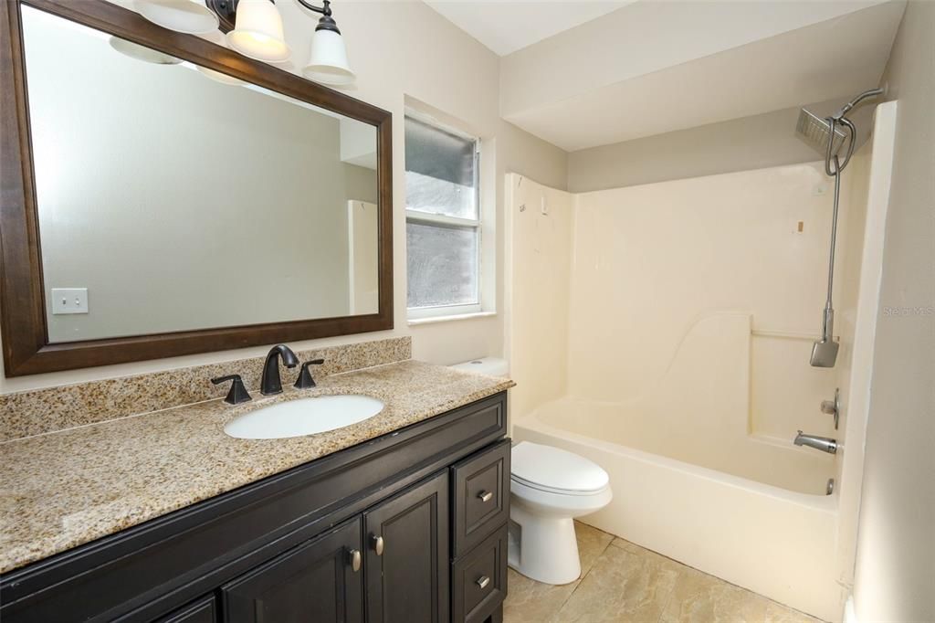 На продажу: $260,000 (2 спален, 2 ванн, 1101 Квадратных фут)