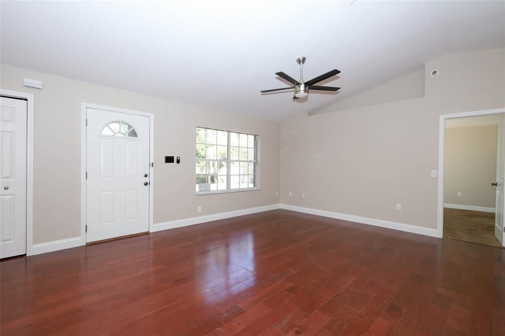 На продажу: $260,000 (2 спален, 2 ванн, 1101 Квадратных фут)