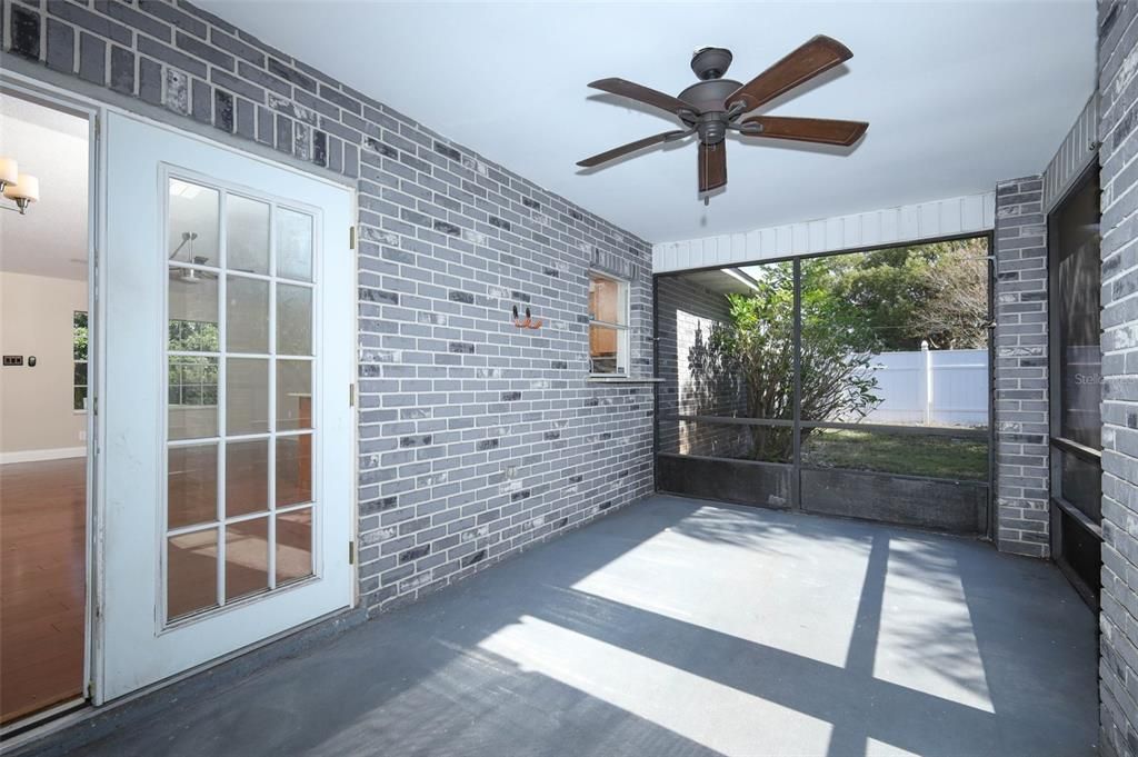 На продажу: $260,000 (2 спален, 2 ванн, 1101 Квадратных фут)