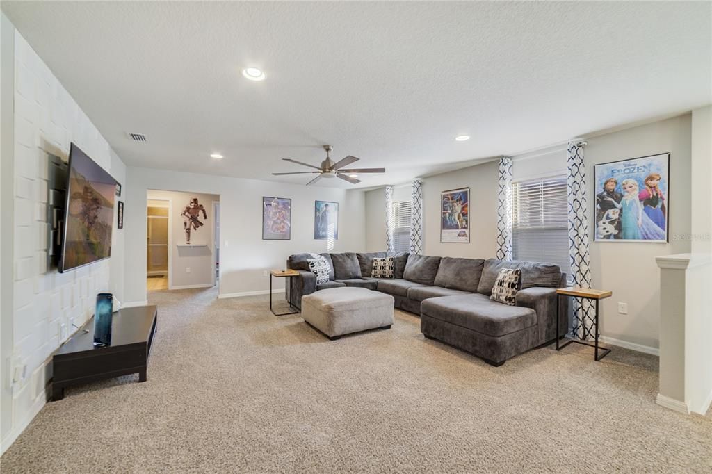 На продажу: $600,000 (6 спален, 4 ванн, 3888 Квадратных фут)