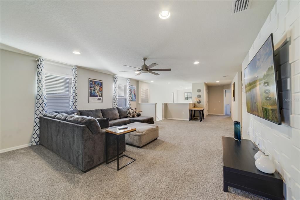 На продажу: $600,000 (6 спален, 4 ванн, 3888 Квадратных фут)