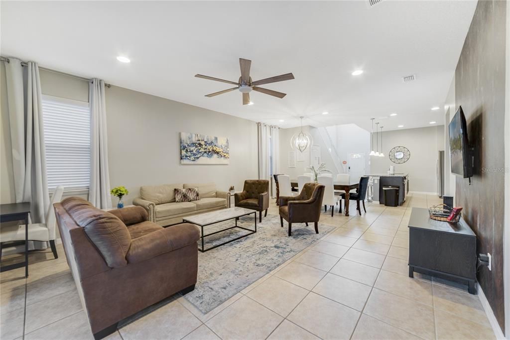 На продажу: $600,000 (6 спален, 4 ванн, 3888 Квадратных фут)