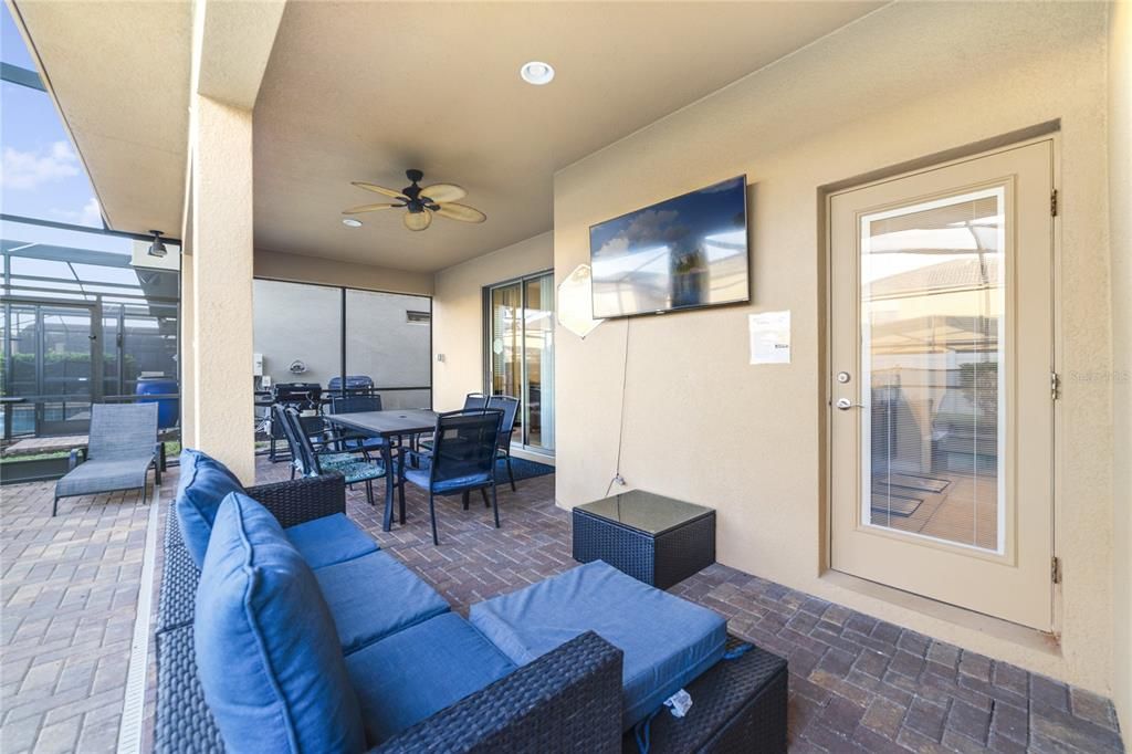 На продажу: $600,000 (6 спален, 4 ванн, 3888 Квадратных фут)