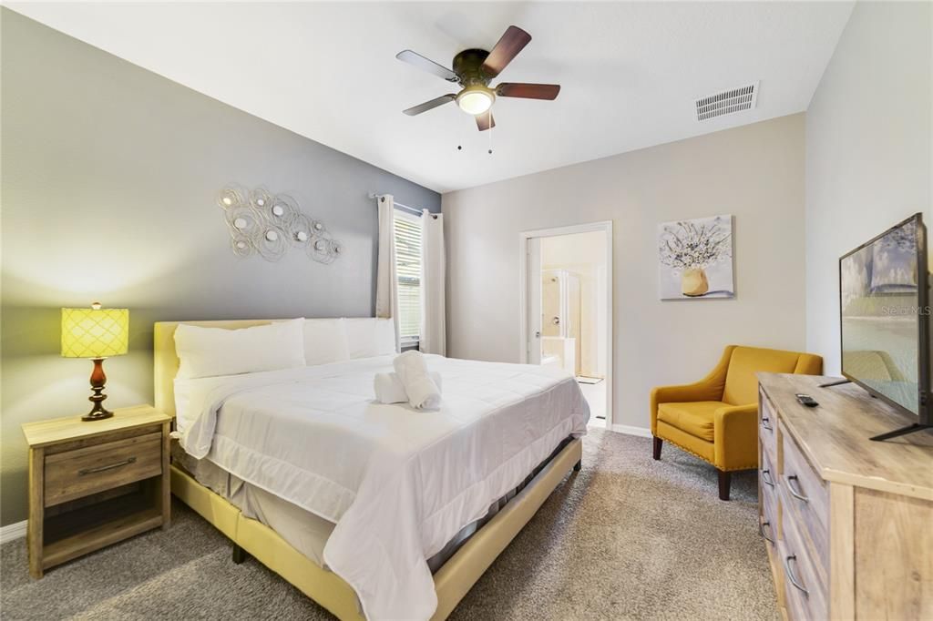 На продажу: $600,000 (6 спален, 4 ванн, 3888 Квадратных фут)