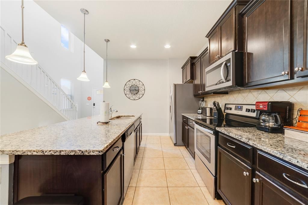 На продажу: $600,000 (6 спален, 4 ванн, 3888 Квадратных фут)