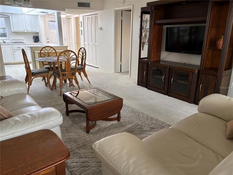 出租: $1,850 (1 贝兹, 1 浴室, 810 平方英尺)