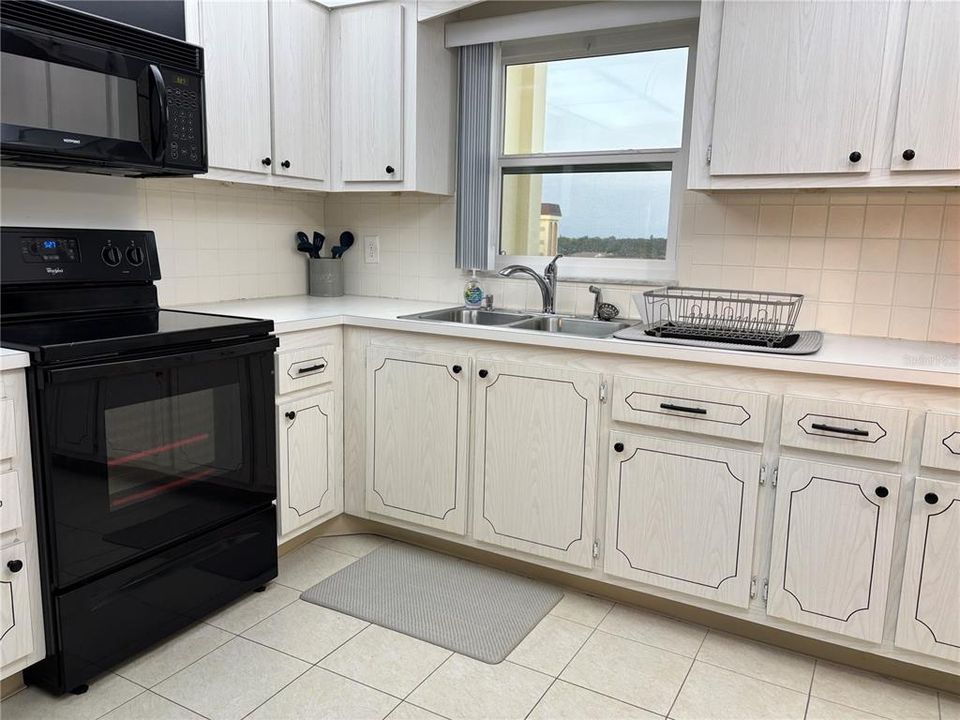 出租: $1,850 (1 贝兹, 1 浴室, 810 平方英尺)