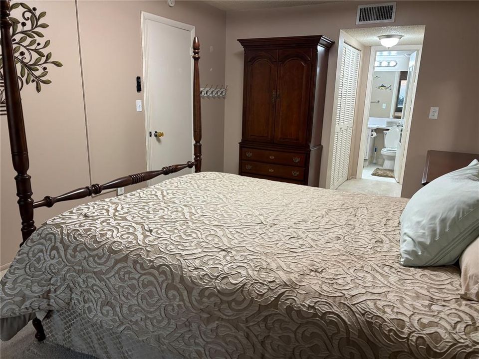 出租: $1,850 (1 贝兹, 1 浴室, 810 平方英尺)