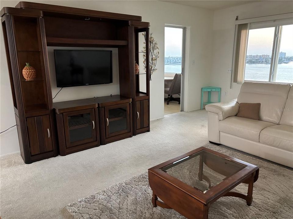 出租: $1,850 (1 贝兹, 1 浴室, 810 平方英尺)