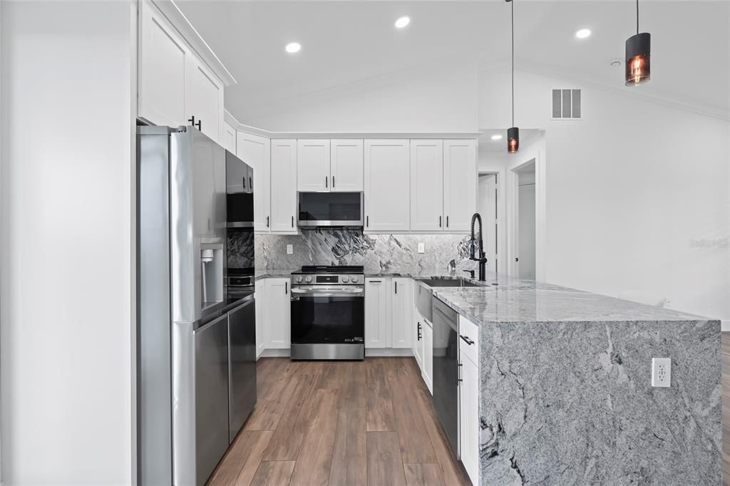 For Sale: $369,000 (3 beds, 2 baths, 1248 Square Feet)