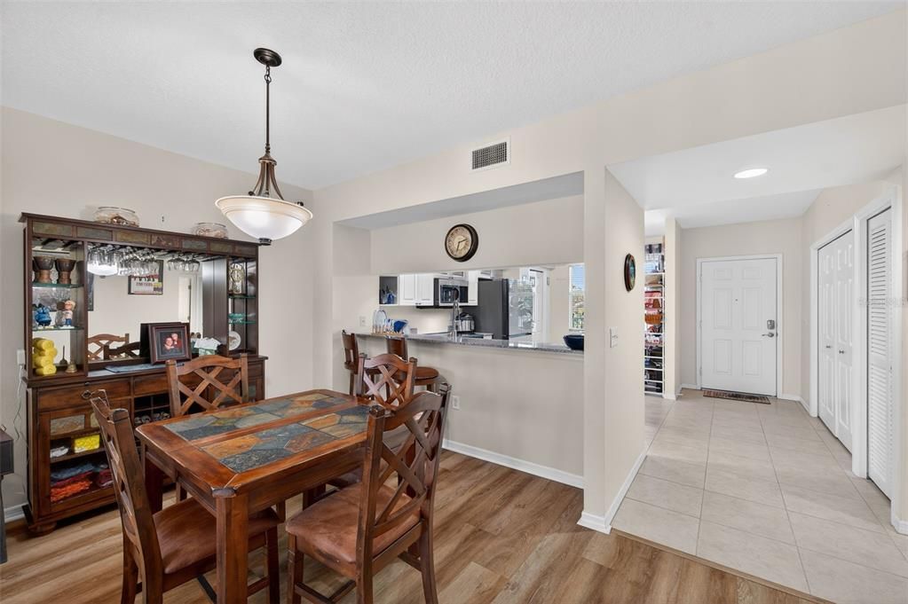 For Sale: $324,990 (2 beds, 2 baths, 1324 Square Feet)