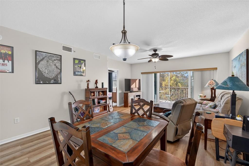 For Sale: $324,990 (2 beds, 2 baths, 1324 Square Feet)