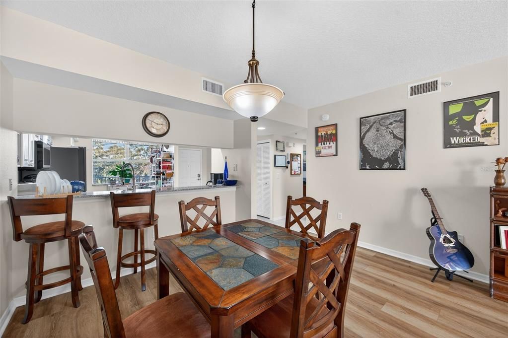 For Sale: $324,990 (2 beds, 2 baths, 1324 Square Feet)