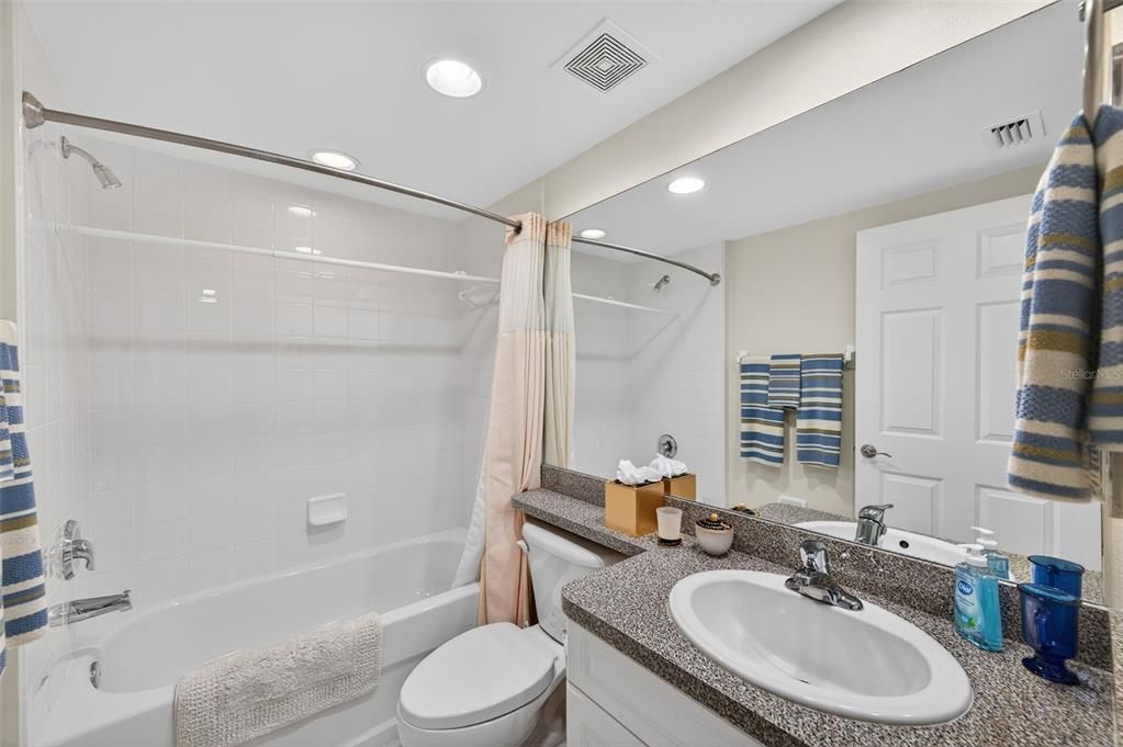 For Sale: $324,990 (2 beds, 2 baths, 1324 Square Feet)