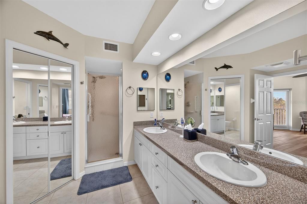 For Sale: $324,990 (2 beds, 2 baths, 1324 Square Feet)