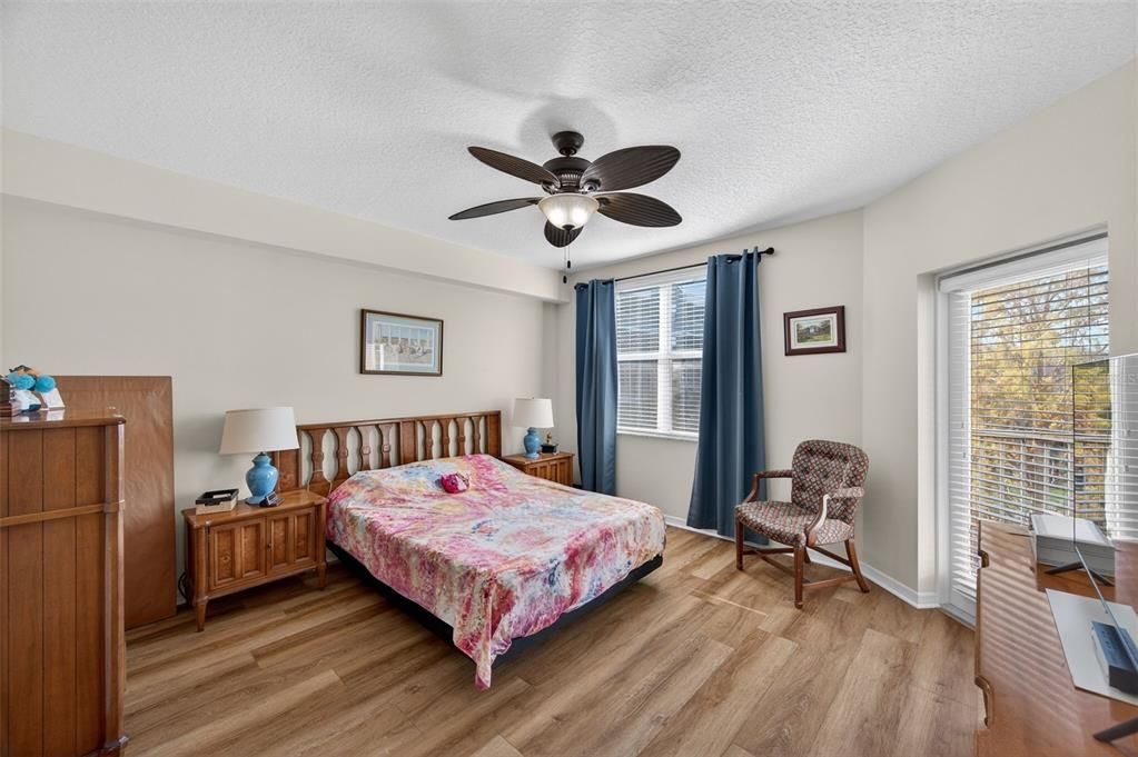 For Sale: $324,990 (2 beds, 2 baths, 1324 Square Feet)