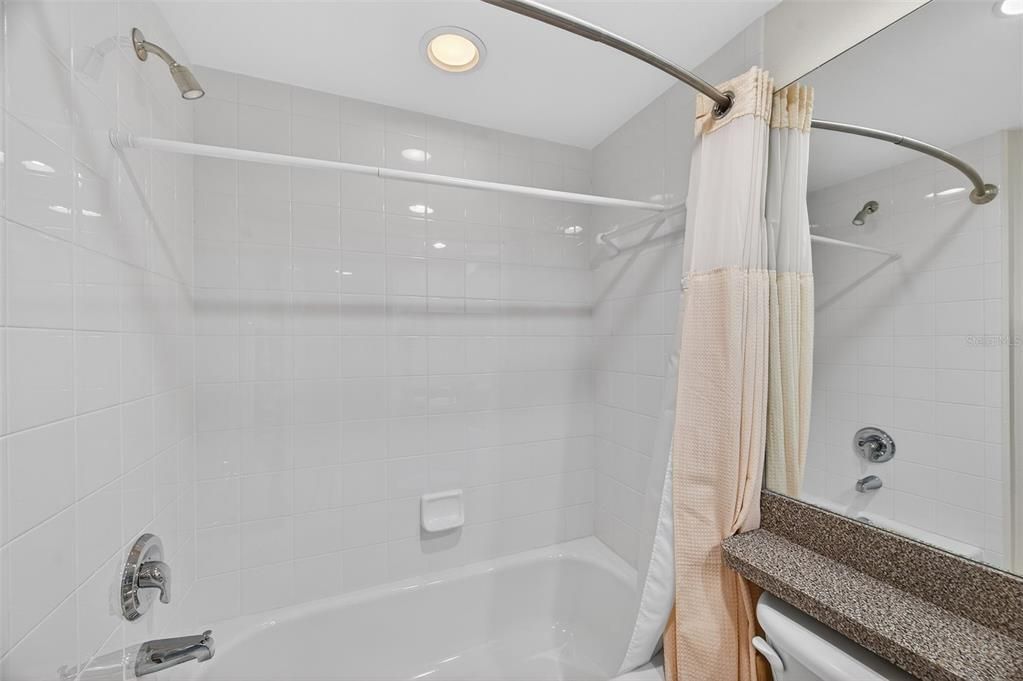 For Sale: $324,990 (2 beds, 2 baths, 1324 Square Feet)