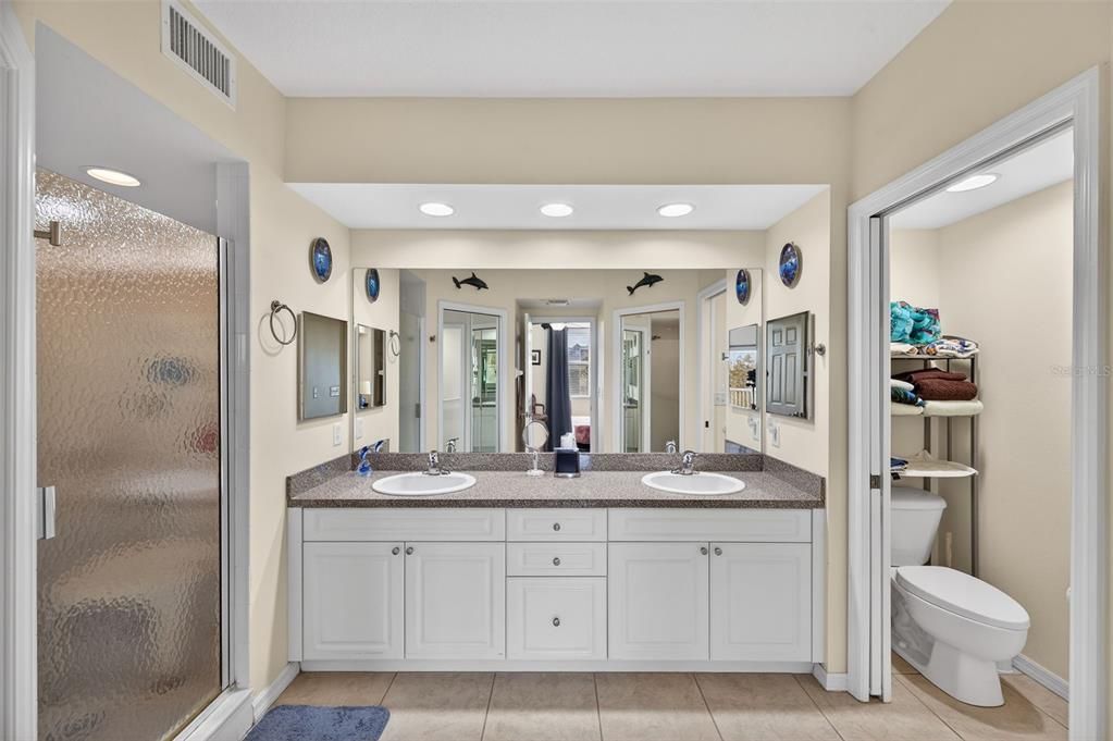 For Sale: $324,990 (2 beds, 2 baths, 1324 Square Feet)