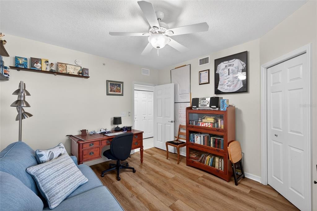 For Sale: $324,990 (2 beds, 2 baths, 1324 Square Feet)