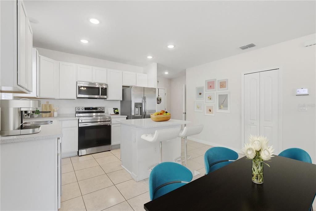 For Sale: $325,000 (3 beds, 2 baths, 1560 Square Feet)