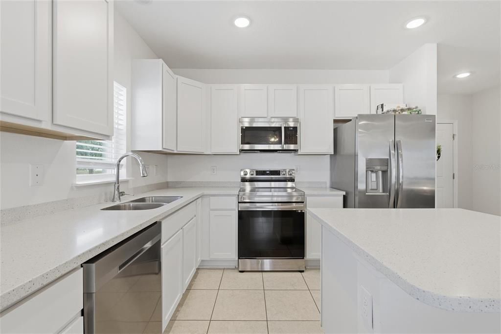 For Sale: $325,000 (3 beds, 2 baths, 1560 Square Feet)