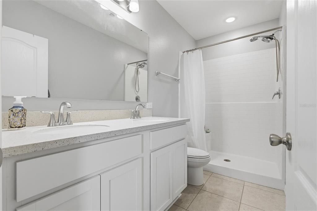 For Sale: $325,000 (3 beds, 2 baths, 1560 Square Feet)