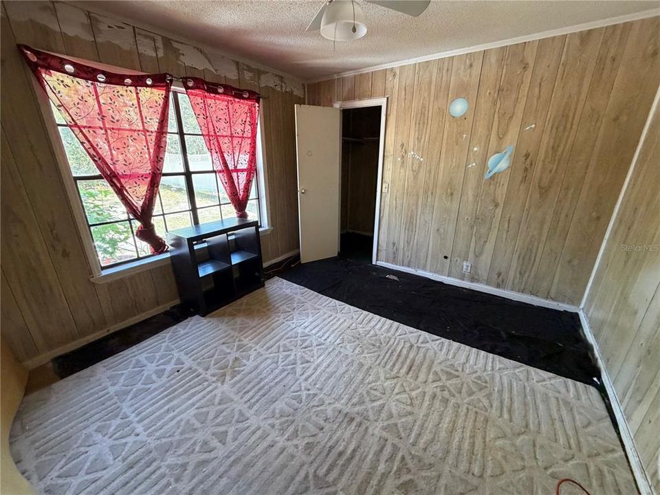 Под контрактом: $109,000 (2 спален, 2 ванн, 1400 Квадратных фут)